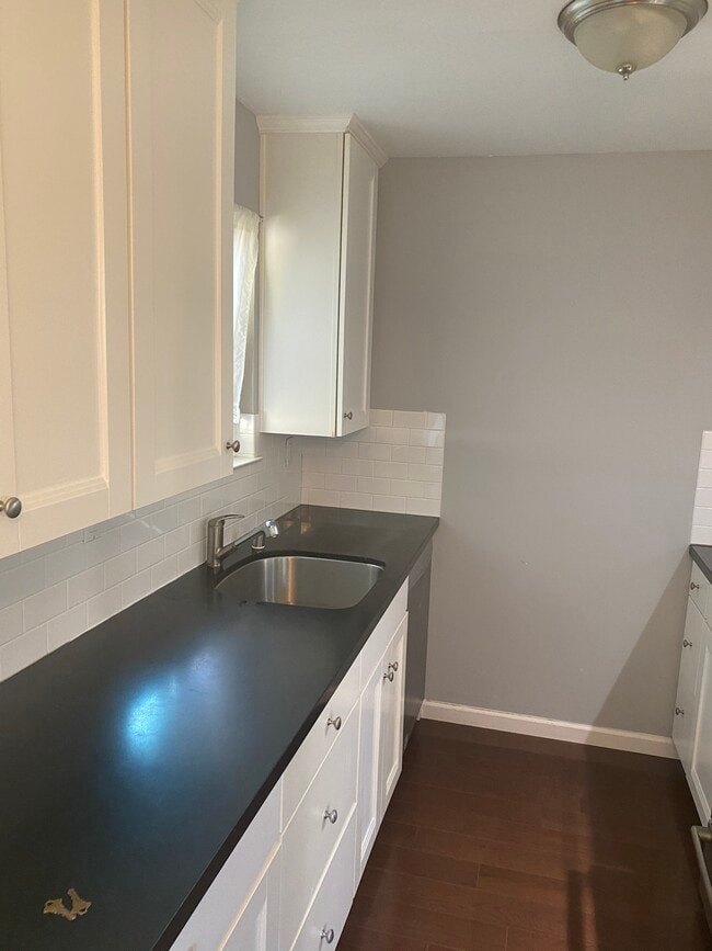 kitchen - 40 Hobart Ave