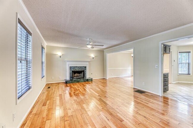 Building Photo - 21 Boones Ridge Dr
