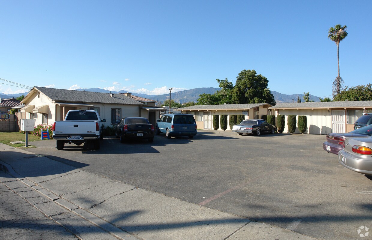 Primary Photo - 623 S Acacia St