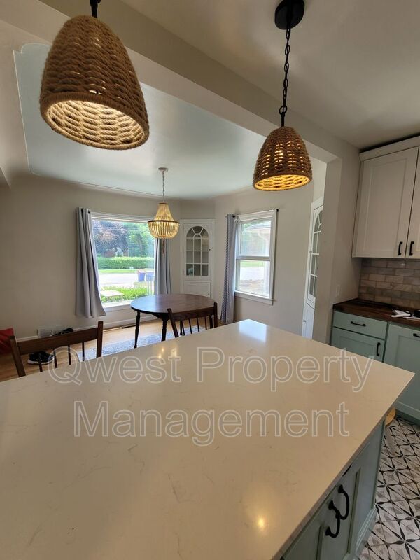 Foto del edificio - 9 Wallinwood Ave NE