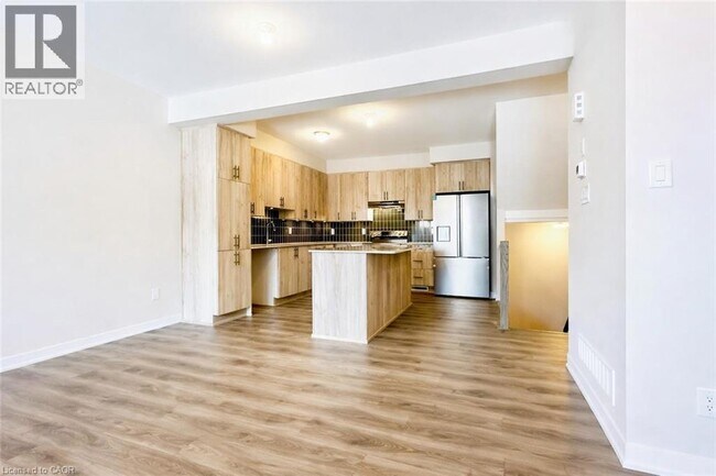 Photo du bâtiment - 215 Speckled Alder Row