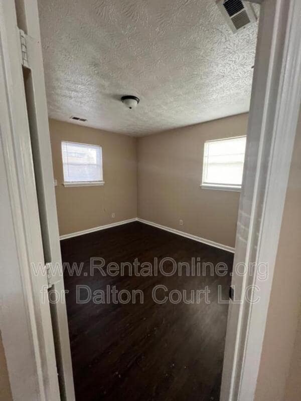 Photo - 1962 Cambridge Dr Apartment