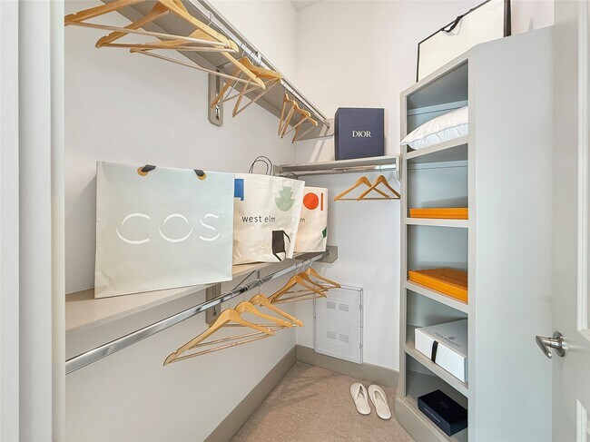 Building Photo - 170 Malone St