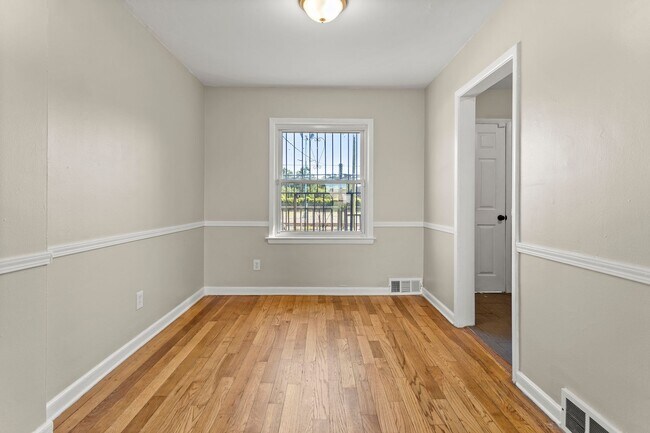 Foto del edificio - Beautiful updated townhome