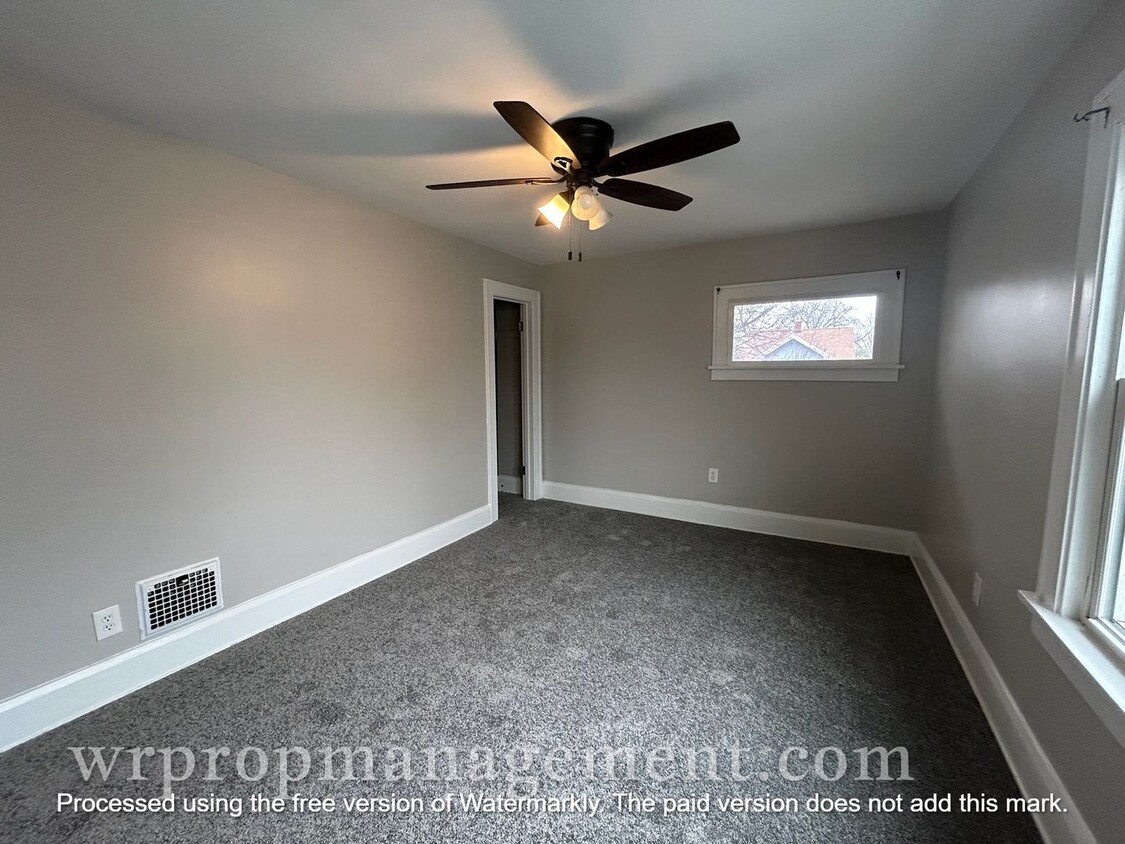 Foto del edificio - 3 Bed 1 Bath Home is West Toledo Library N...