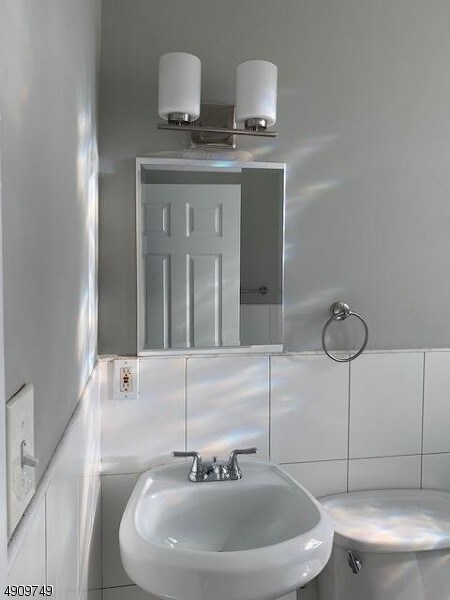 Building Photo - 11 Howard Pl