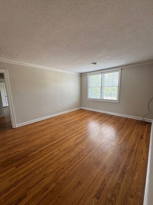 Photo - Oleander Court House