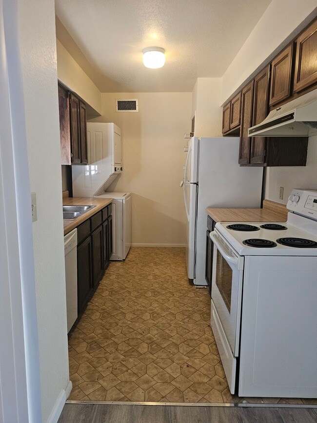 Foto del edificio - Amazing 2 bedroom with indoor laundry