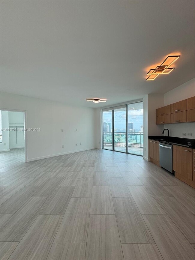 Building Photo - 350 S Miami Ave