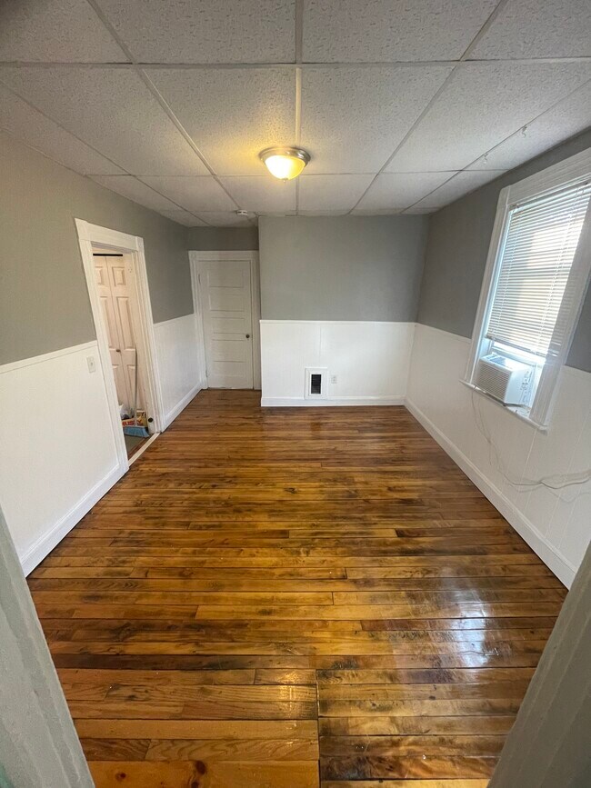 Living Room - 82 Bristow St