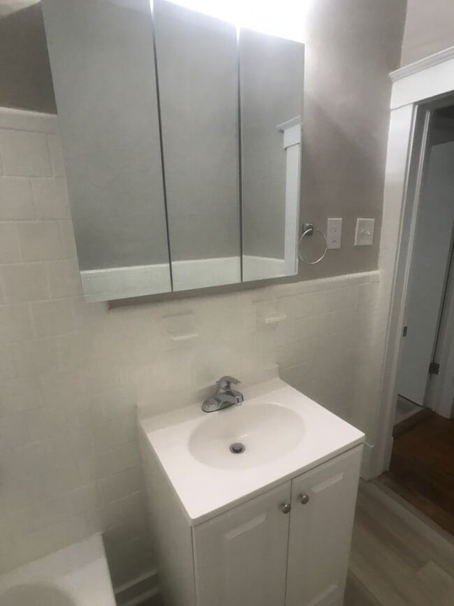 Foto del edificio - 1122 E 37th St