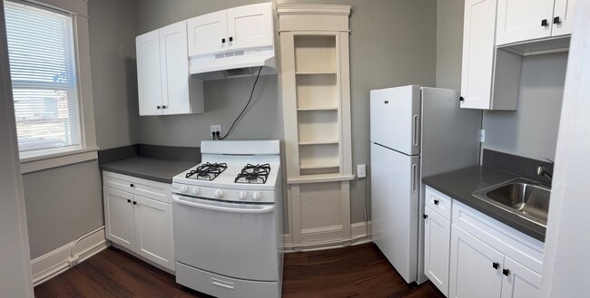Unit 6 Kitchen - Gibson Apartments