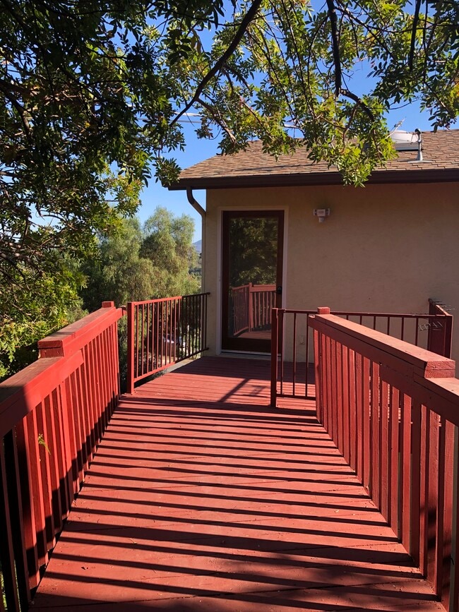 Puente/cubierta - 572 Plumosa Ave