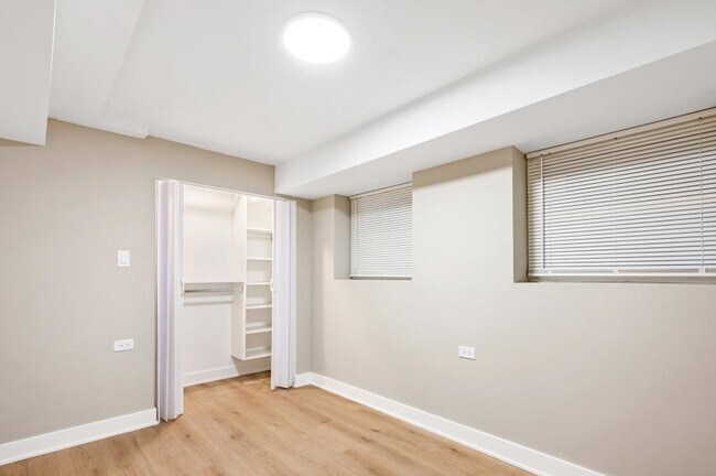 Building Photo - 2 bedroom in Chicago IL 60657