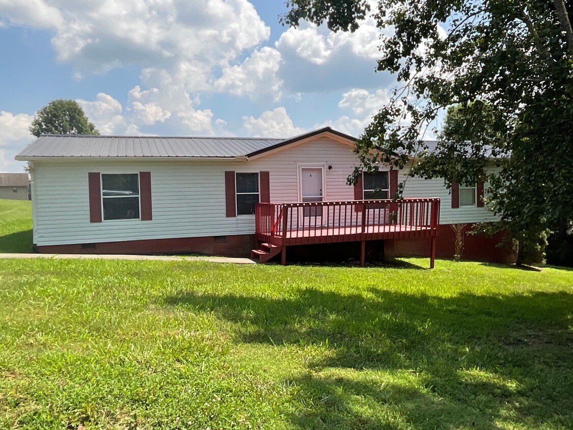 Foto principal - 3 Bedroom/2 full bath - East Hamblen County