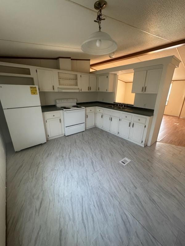 Building Photo - 403 S Alligator Ln