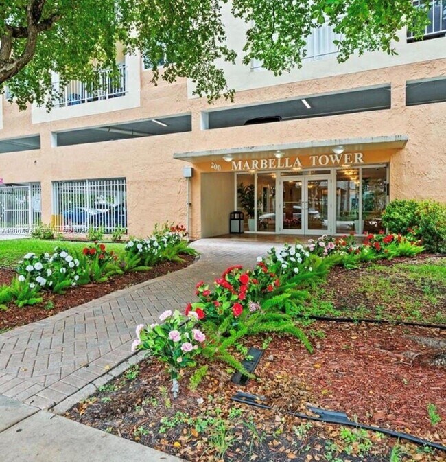 Foto del edificio - 200 178th Dr