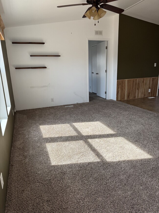 Building Photo - 512 E St