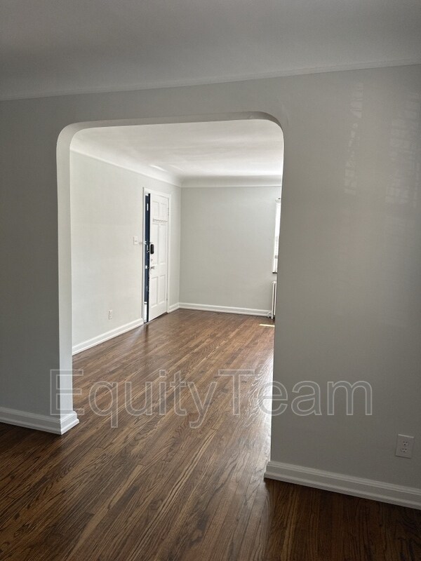 Foto del edificio - 6427 Montgomery Rd