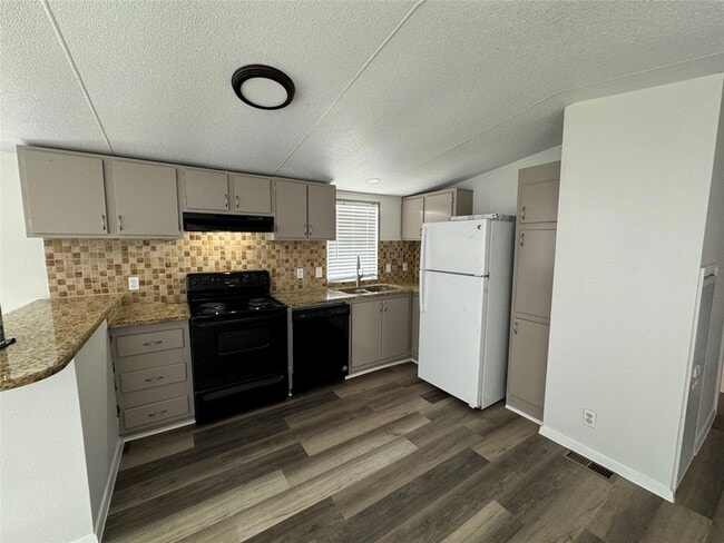 Foto del edificio - 112 Thomas Park Dr