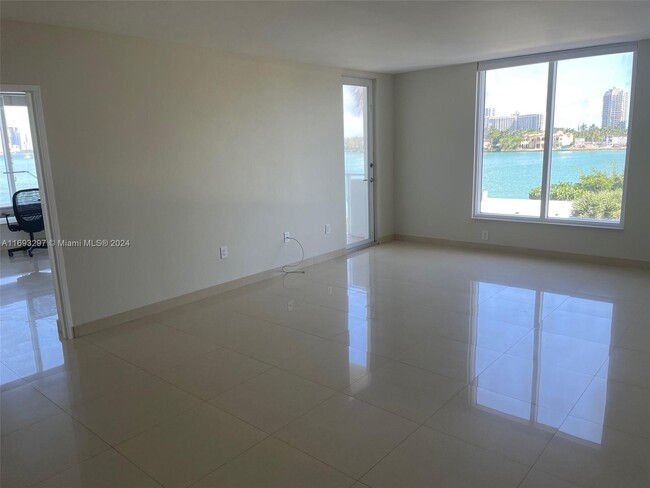 Foto del edificio - 10350 W Bay Harbor Dr