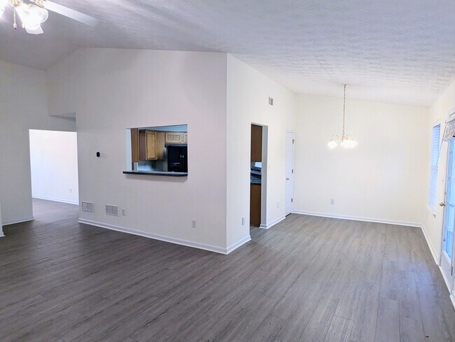 Building Photo - House 3 beds 2.5 baths