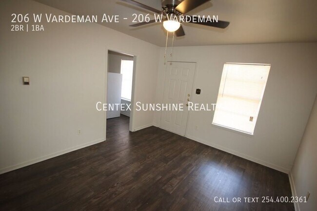 Foto del edificio - 206 W Vardeman Ave