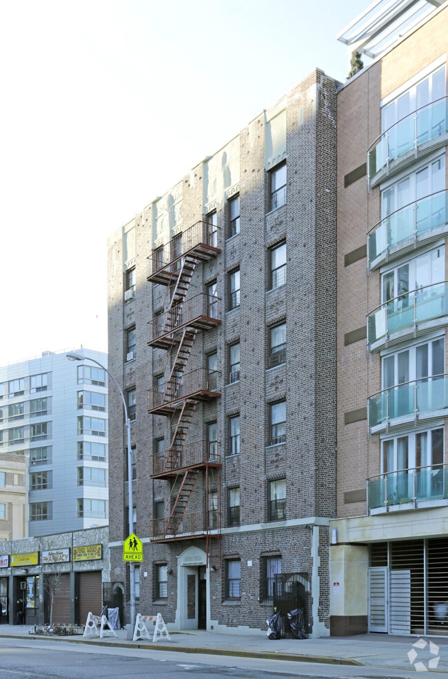 Building Photo - Lovag Hall