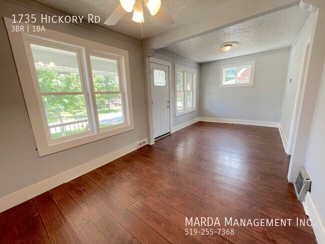 Building Photo - BEAUTIFUL 3 BED/1 BATH EAST WINDSOR + UTIL...