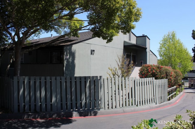 Rare Corner One Bedroom Fully Remodeled w/ In-Unit Laundry - Rare Corner One Bedroom Fully Remodeled w/ In-Unit Laundry House