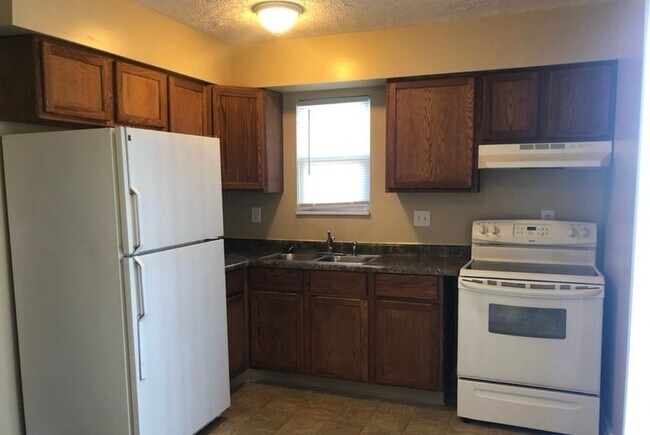 Building Photo - 5570 Maple Canyon Ave