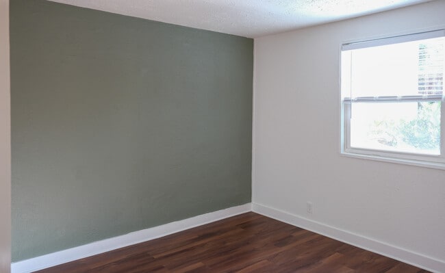 2br/1ba model - West End Commons