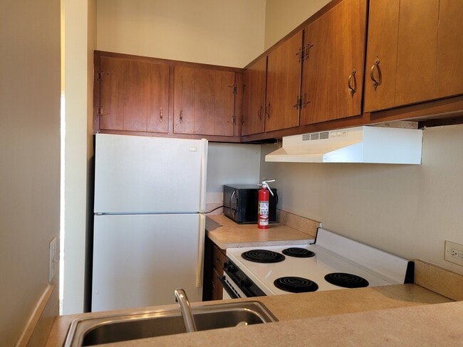 Building Photo - 5700 Hillcrest Ln