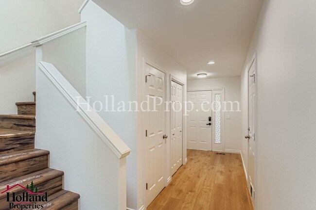 Foto del edificio - Elegant 3-Bedroom Home Steps from Nature