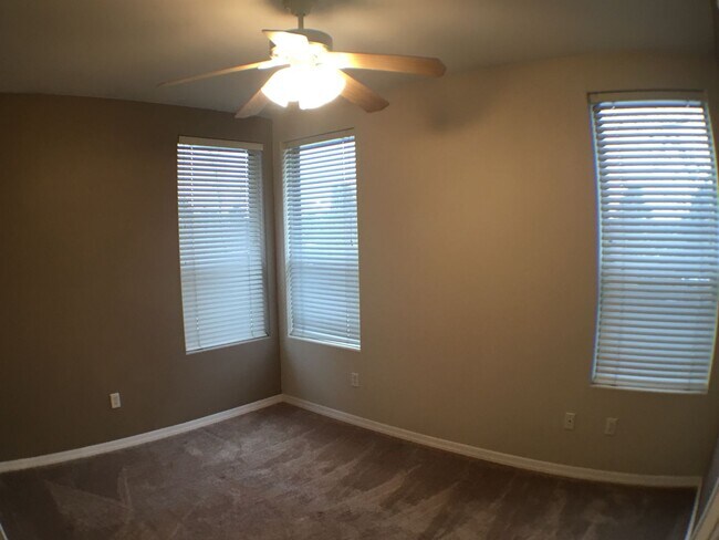 Foto del edificio - Great 2 bedroom condo on 2nd story!