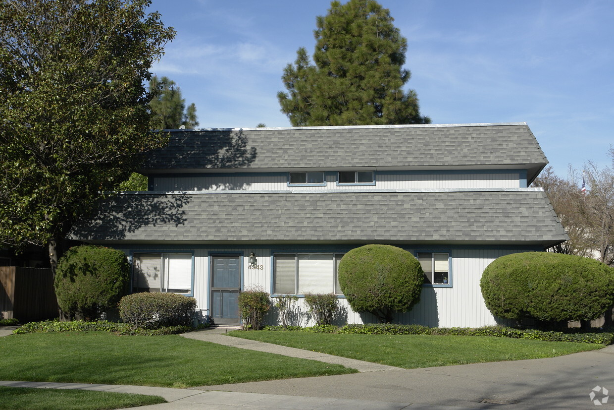 Primary Photo - 4343 Fairlands Dr