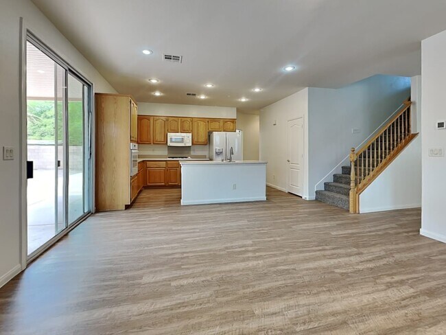 Building Photo - 207 Valare St
