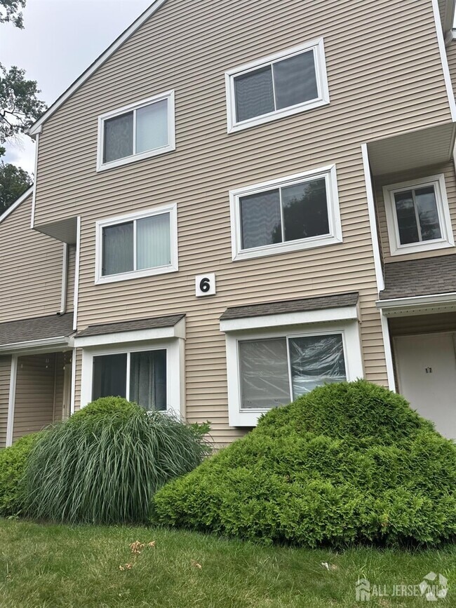Building Photo - 18 Foxtail Ln