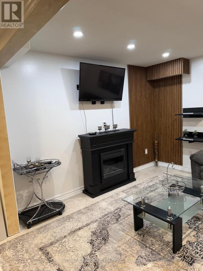 Building Photo - 310 Narinia Crescent