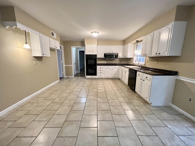 Building Photo - 6790 Kelmscott Dr