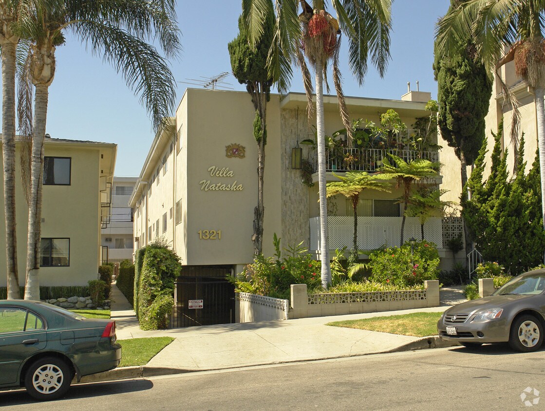 Primary Photo - 1321 N Poinsettia Pl