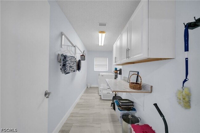 Building Photo - 299 Rotonda Cir