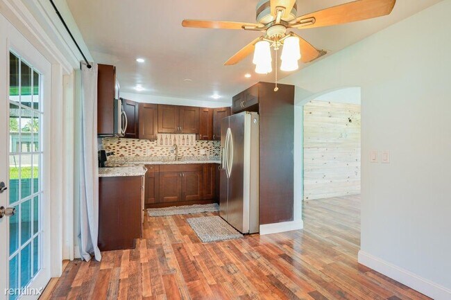 Foto del edificio - 3 br, 2 bath House - 828 Mango Dr