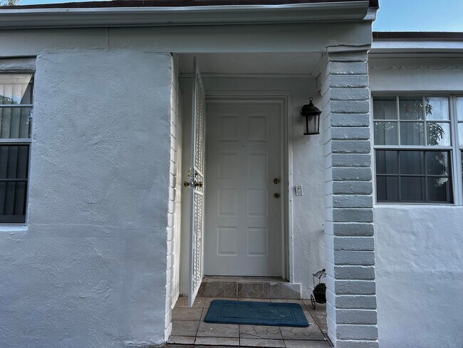 Foto del edificio - 1125 NW 144th St