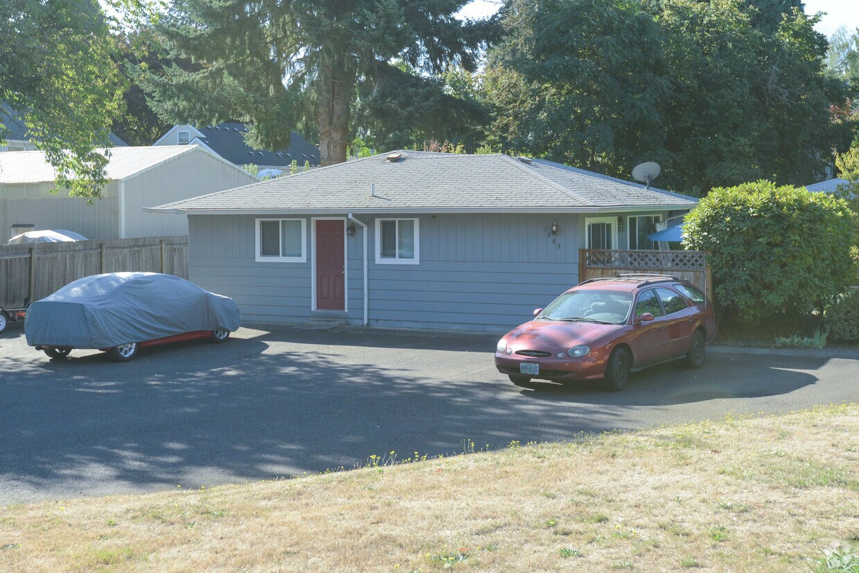 Building Photo - 1385 Dollar St