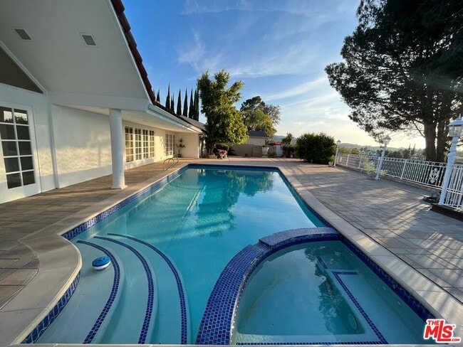 Foto del edificio - 4159 Regal Oak Dr