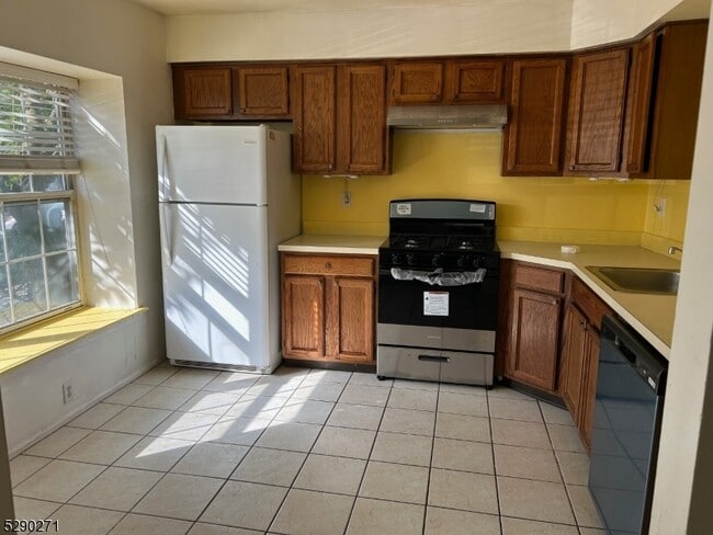 Building Photo - 363 Aldeburgh Ave