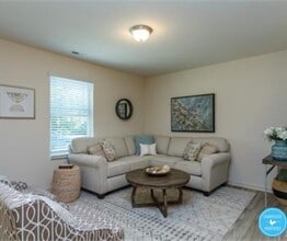 Building Photo - 882 Saratoga Dr