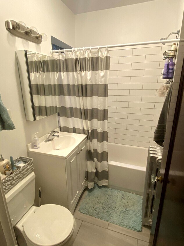 BA - 4431 N Winchester Ave