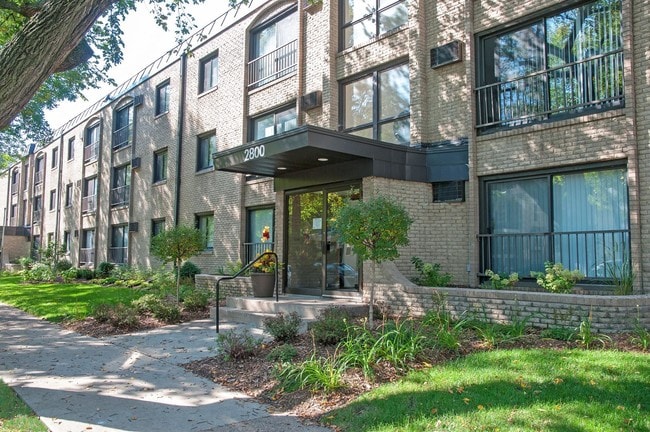 Building Photo - 2800 Girard Apartments